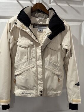 Columbia Titanium Omni-Tech Women'Small Ski Jacket Cream Small
